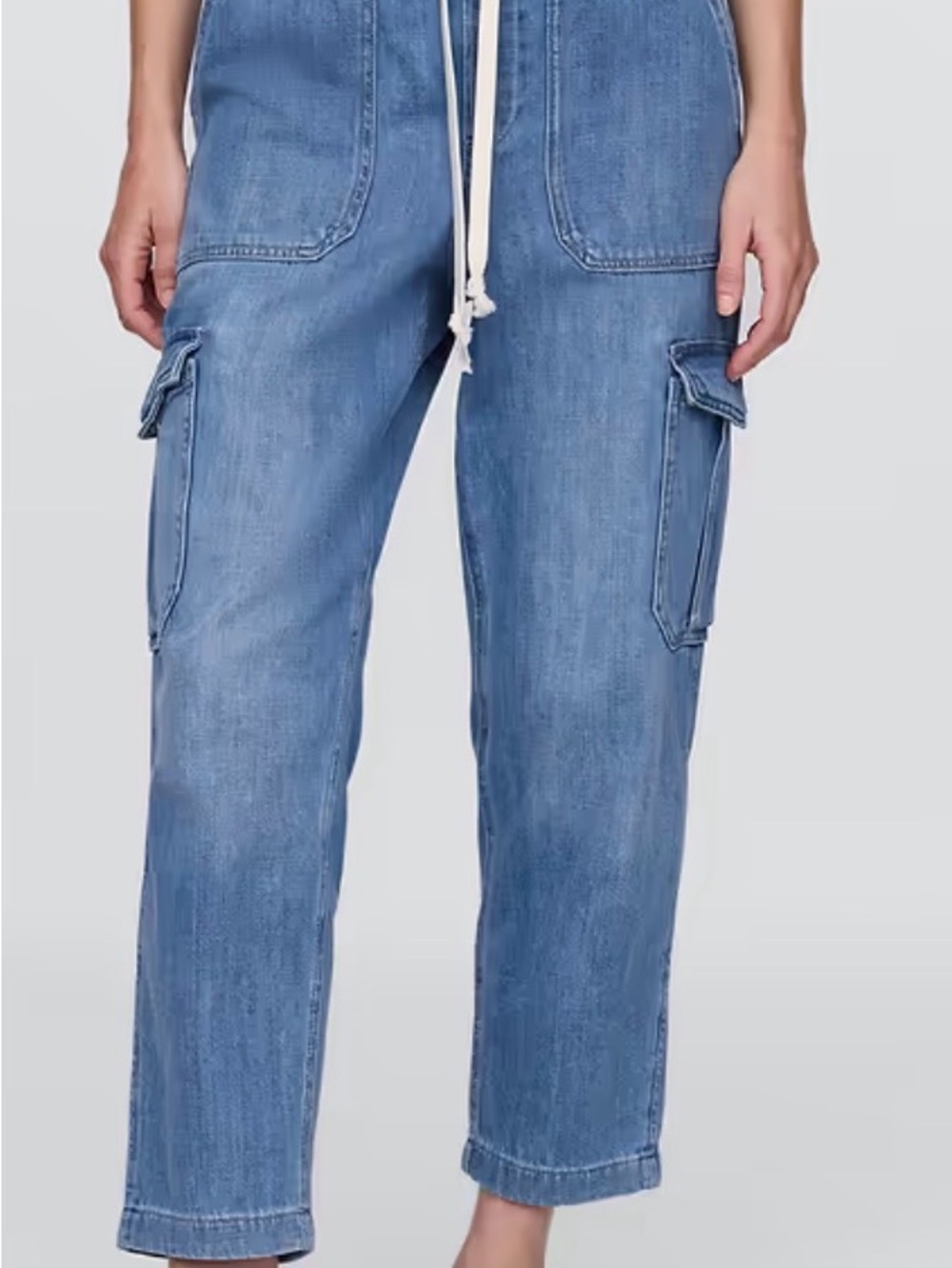 EUC GAP Mid-Rise Easy Pull-On Cargo Jeans in Acid Wash Denim Size Small